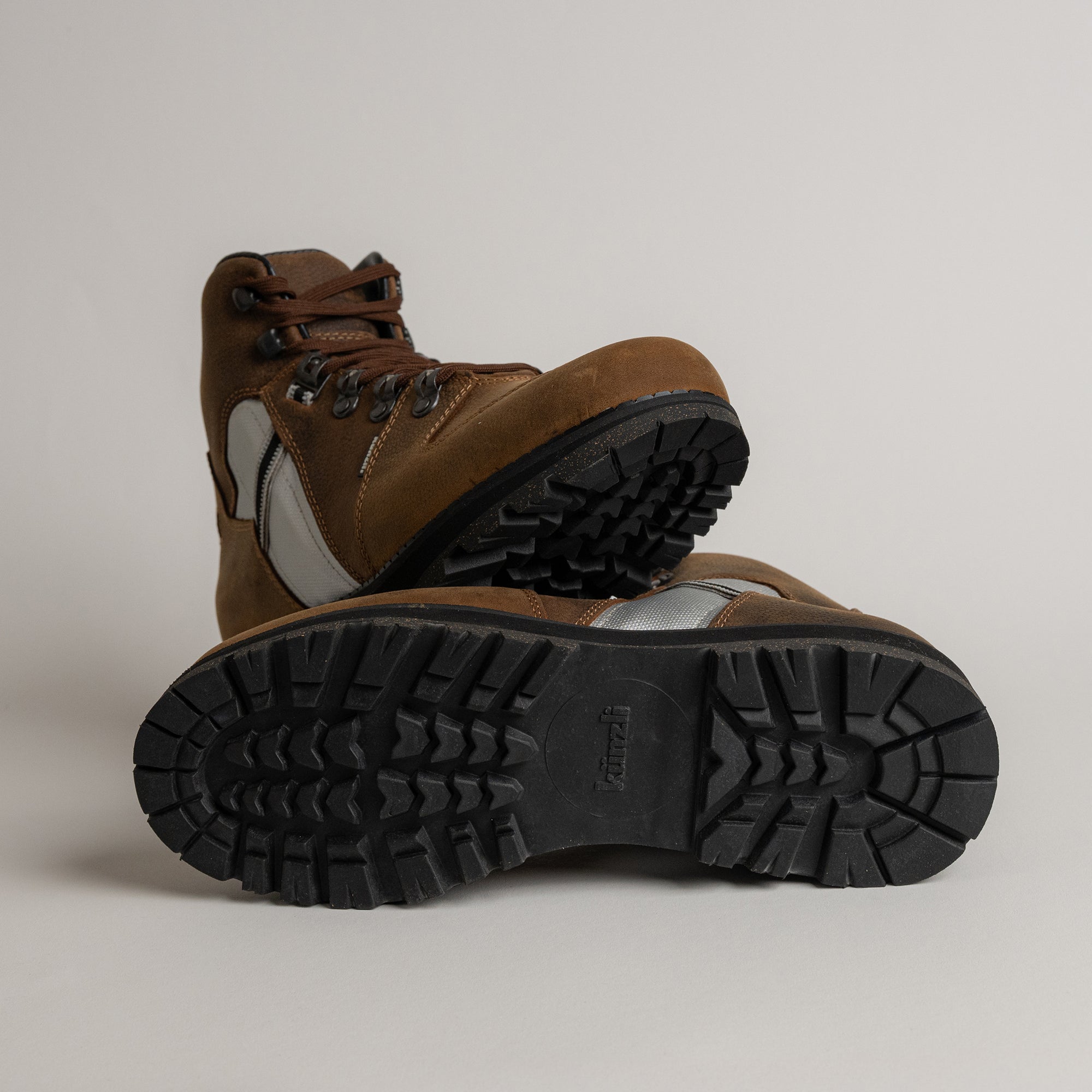 Braune Kuenzli Schuhe aus Leder mit robusten Sohlen, ideal für Outdoor-Aktivitäten.