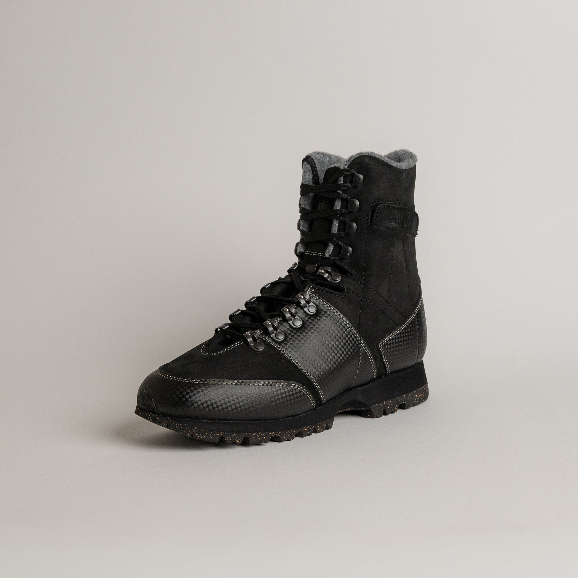 Schwarzer Wanderstiefel von Kuenzli Schuhe aus Leder, ideal für Outdoor-Aktivitäten.